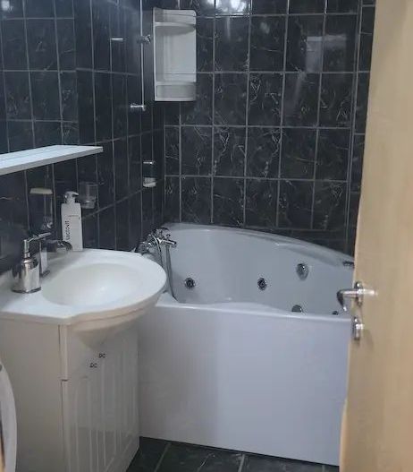 Închiriez apartament 3 camere, Mall Vitan, centrală proprie - Poză 7