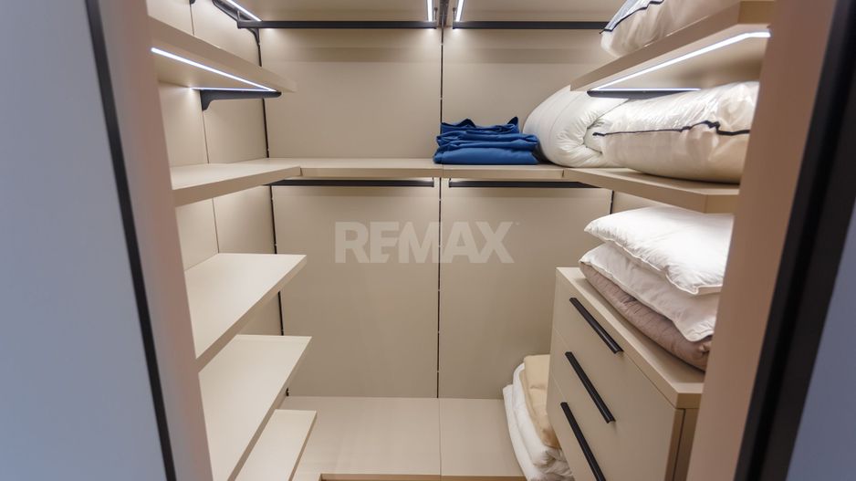 De vânzare apartament, 3 dormitoare + terasă, str. Teatrală 3, Centru. - Poză 12