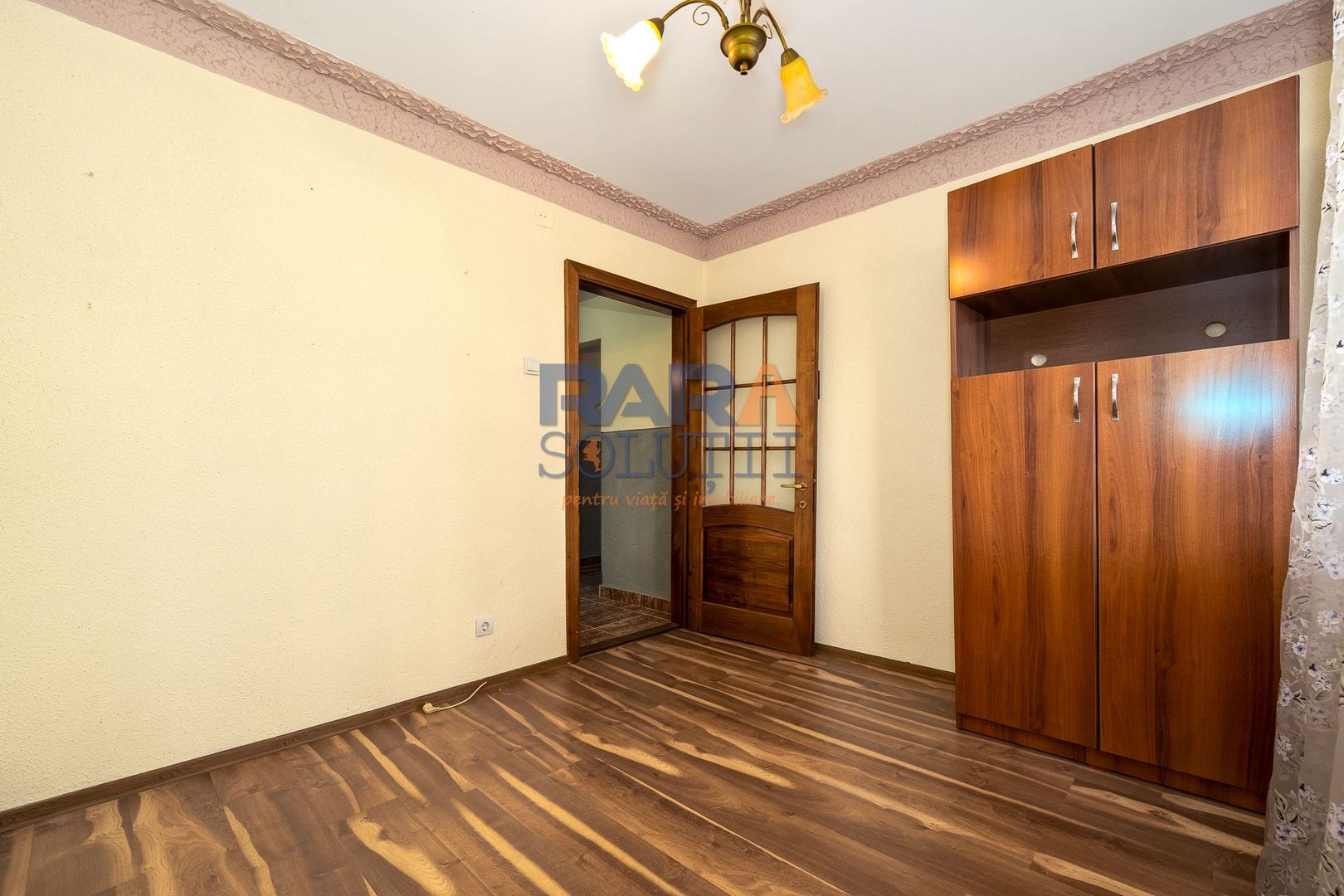 Apartament cu 3 camere, două băi, 77 mp - Poză 10