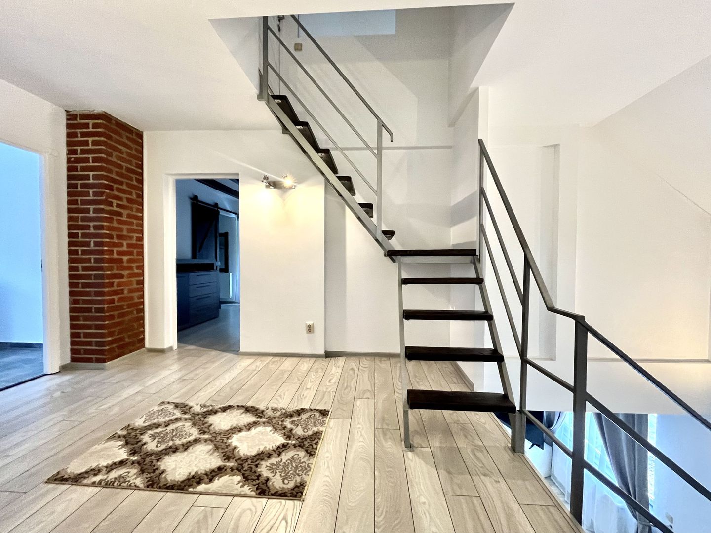 Casă luminoasă cu curte și garaj, perfectă pentru familie | Braytim - Poză 21