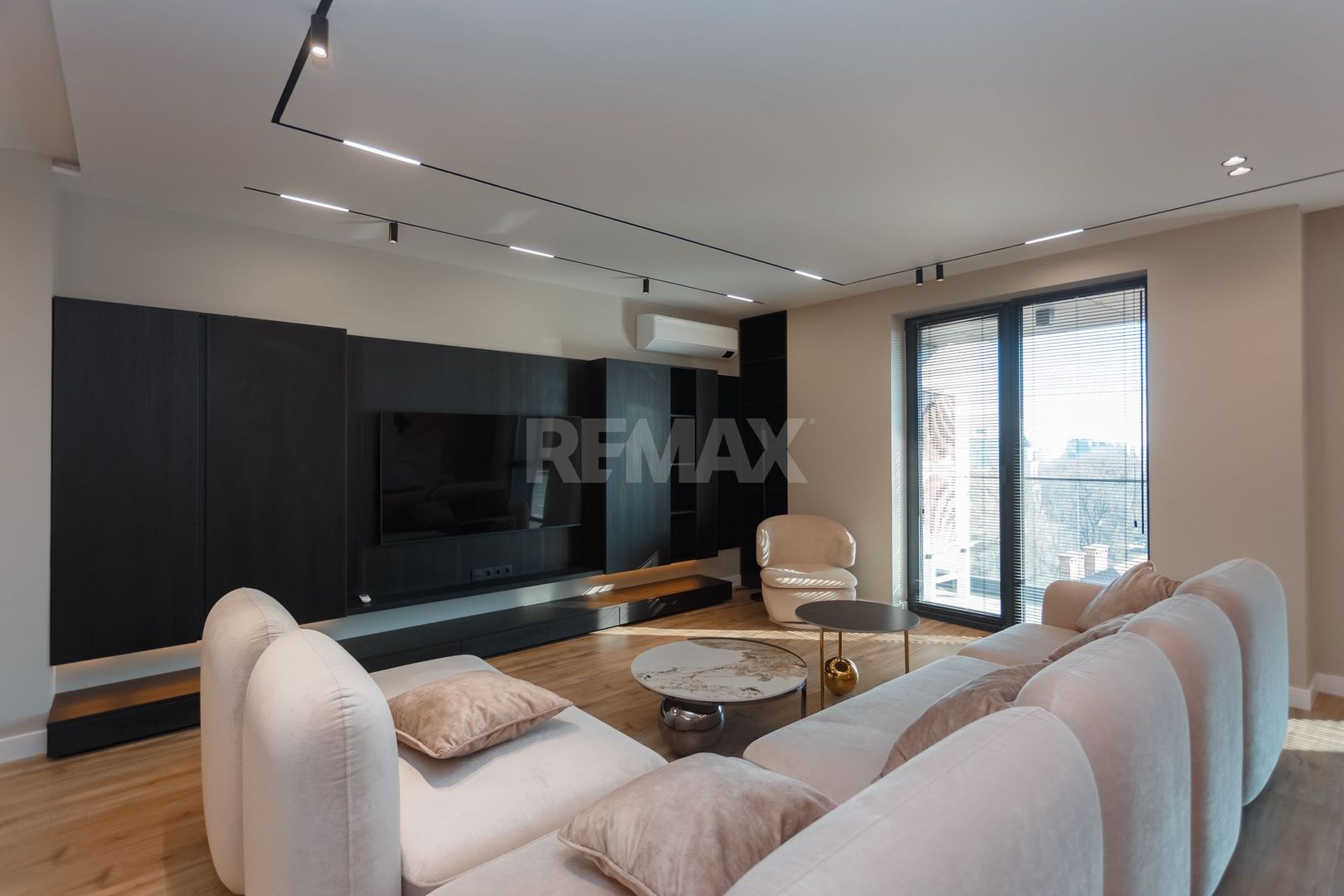 De vânzare apartament, 2 dormitoare, str. Teatrală 3, Centru. - Poză 21