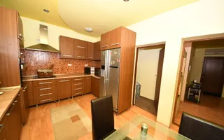 Vila spatioasa, pretabil pentru locuit/clinica, zona Micro 17 – Galati - Poză 13