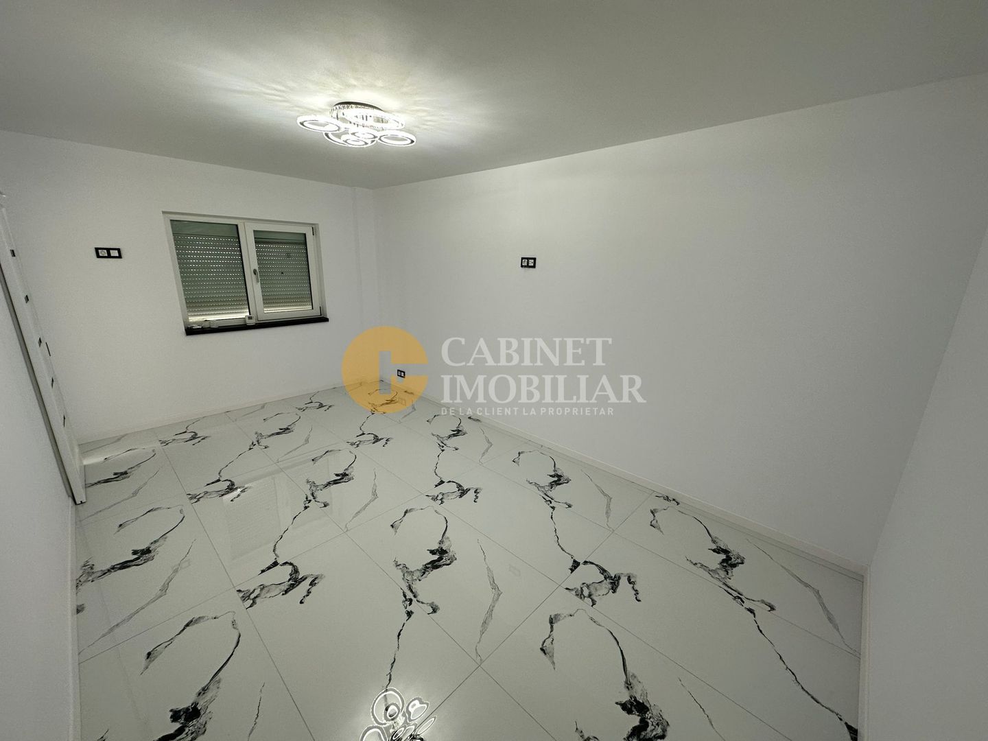 PODUL DE FIER - 2 camere decomandat - etaj intermediar - bloc 1982 - Poză 3