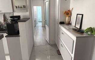 Apartament 2 camere, 51 mp utili, etaj 3, Cetate, zona Lic.. Militar