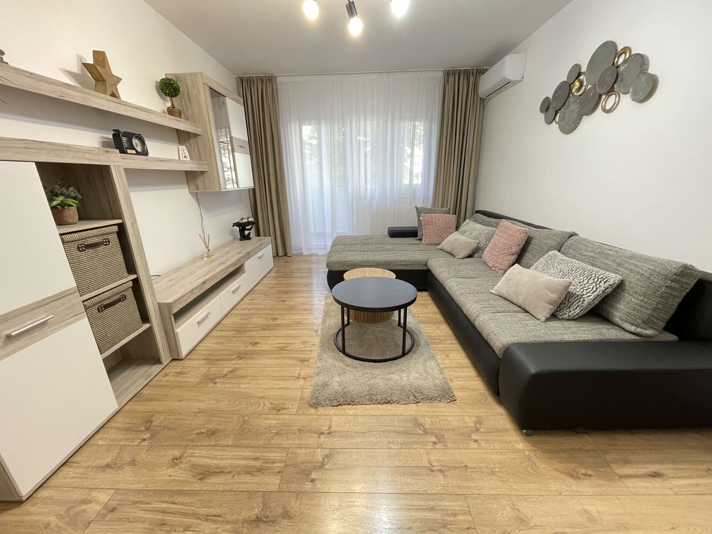 Amenajat complet, mobilat și utilat, totul nou - Poză 1