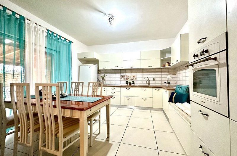 Casa la intrare în Ghiroda - Poză 11