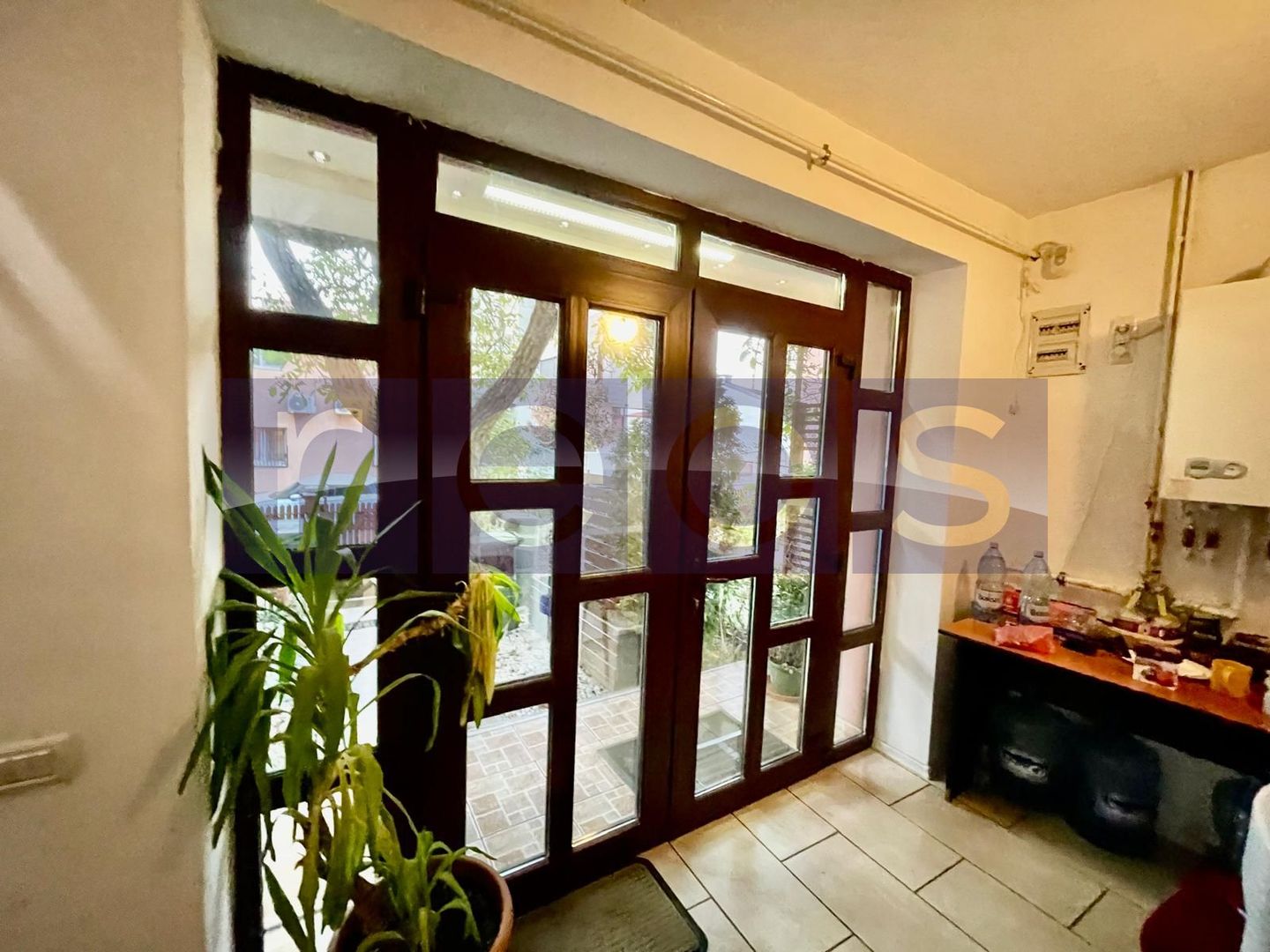 VANZARE VILA ELEGANTA BANU MANTA PIATA VICTORIEI 170MP 5 CAMERE 3 BAI - Poză 2