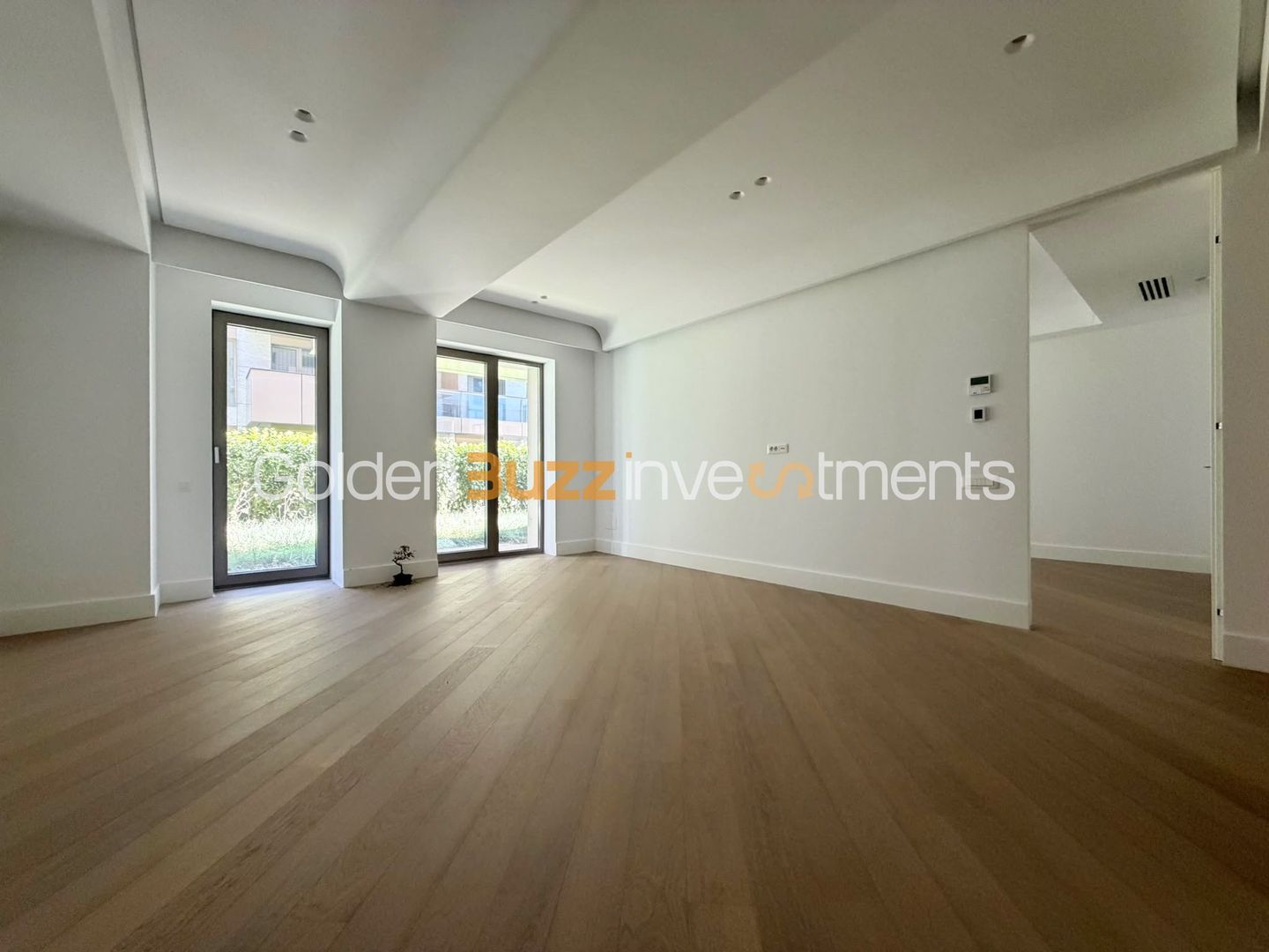Apartament 3 camere cu grădină Cortina 126 | Parcare - Poză 1
