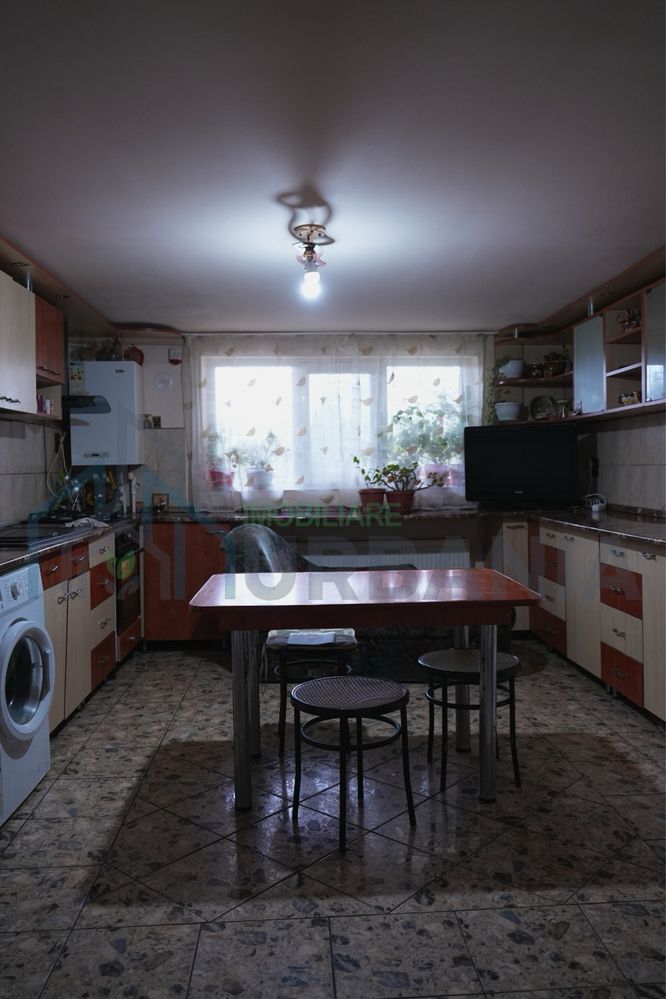 Casă 705 mp și Teren 1.700 mp în intravilan, Madârjești, 30 km de Iași - Poză 6