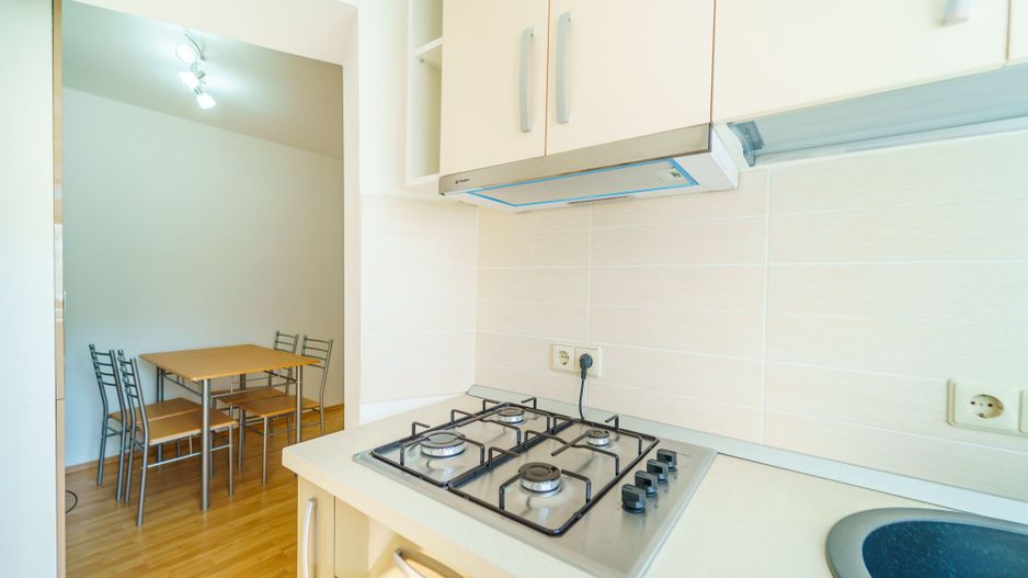 Apartament la casă zona Uta - Poză 1