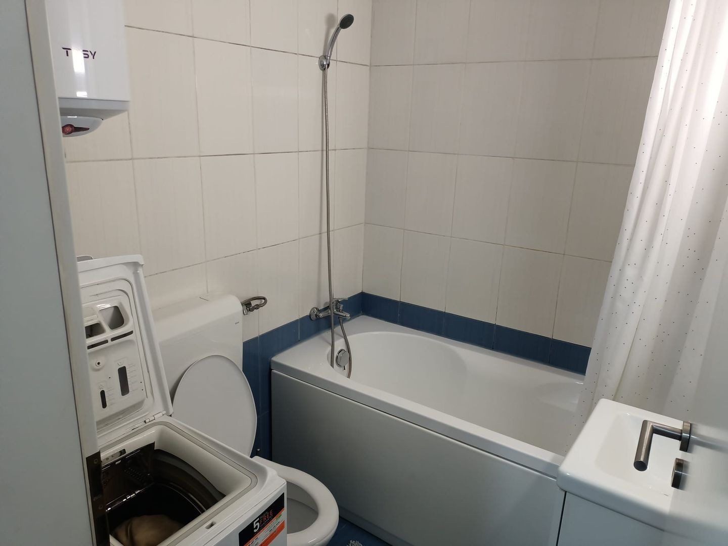 închiriez apartament 2 camere - Poză 6