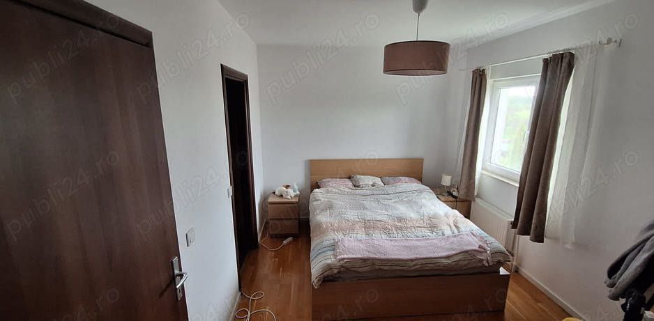 Vand apartament cu 4 camere - Poză 3