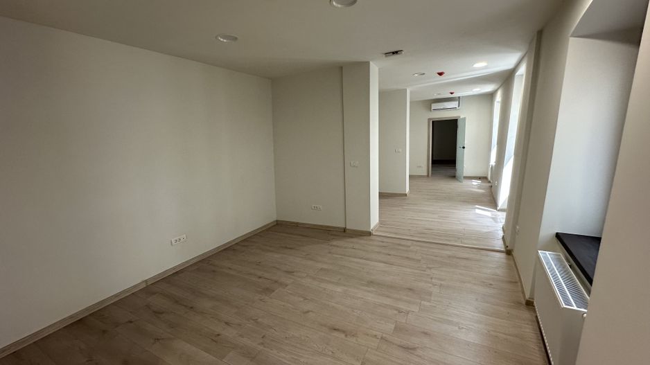 Spatii de birouri Ultracentral suprafață  de 66.7  mp - Poză 1