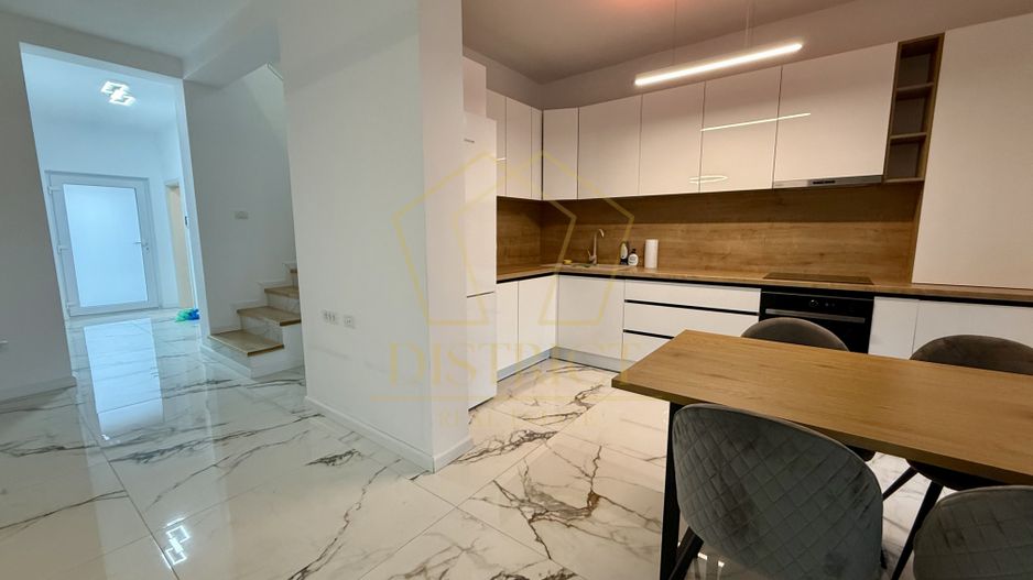 Duplex despartit prin garaj cu 5 camere  |  Dumbravita - Poză 2