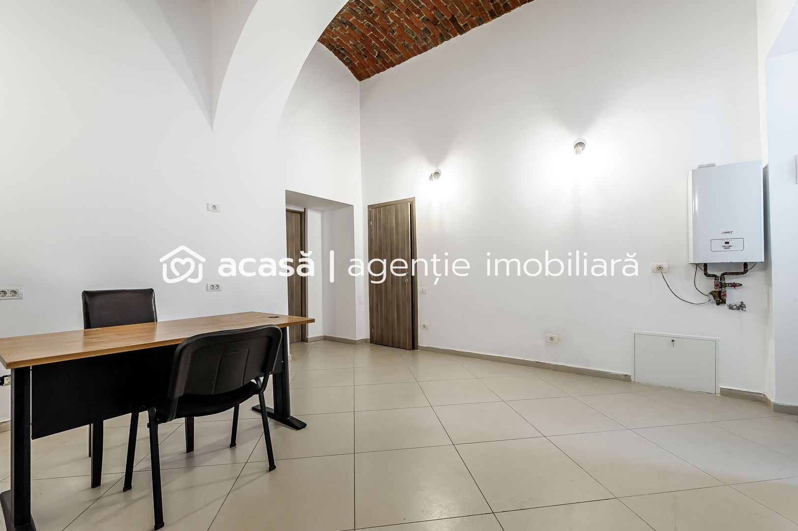 Apartament ultracentral Arad. Pretabil pentru birou. - Poză 3