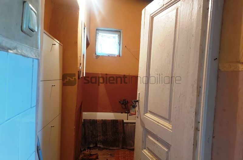 Teren de vanzare str.Colinelor cu casa demolabila - Poză 4