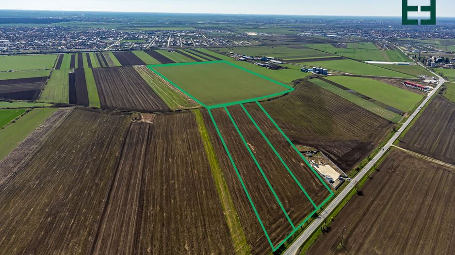 Teren intravilan cu acces la Drum Județean DJ 709 - 275200 mp - Poză 1