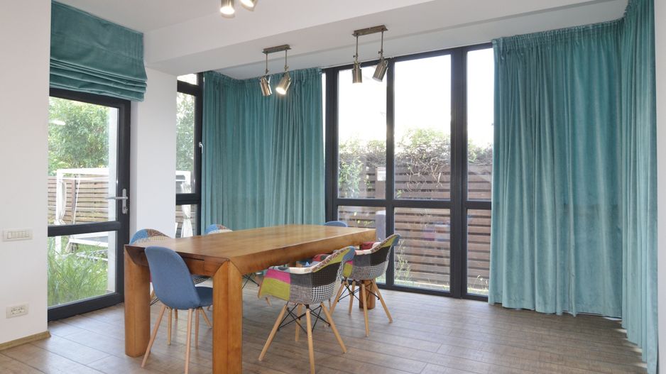 Inchiriem vila spatioasa singur in curte zona Tunari - Poză 1