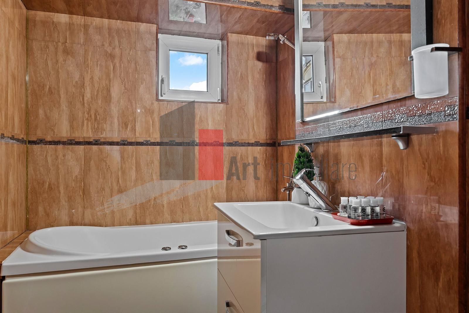 APARTAMENT  DE  4 CAMERE UNIRII - Poză 37