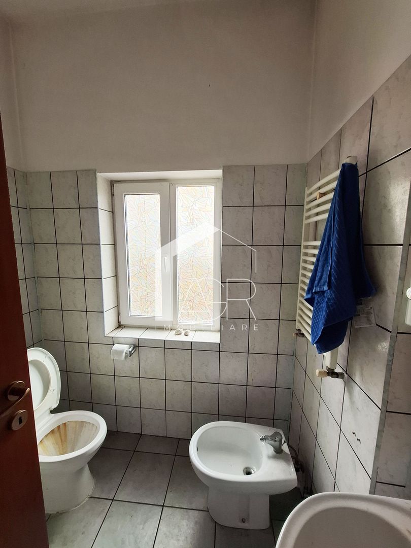 Casa cu 4 camere, zona Central - Poză 9