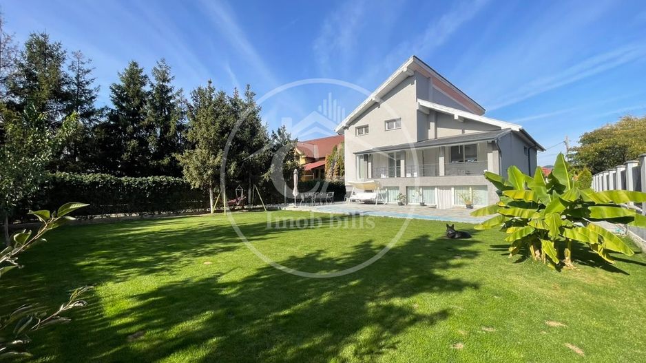 Casa de vanzare cu 10 camere in Santandrei, Bihor - Poză 1
