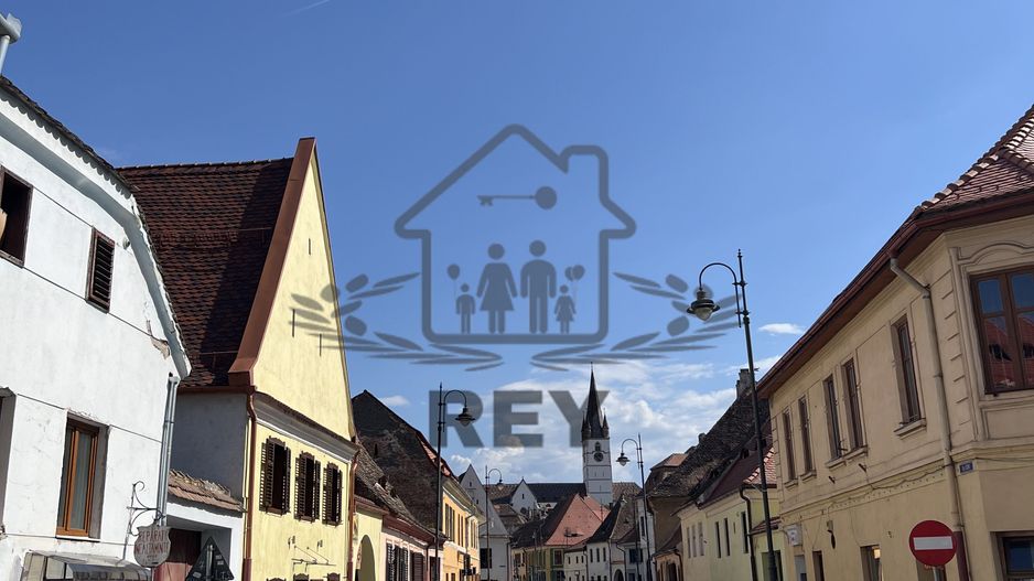 Patru spatii comerciale + locuinta + teren construibil / zona Centrala - Poză 1