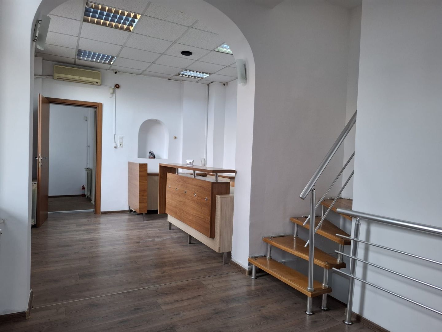 URGENT!, libera, rezidential/birou/comercial, 2 intrari, NEGOCIABIL - Poză 1