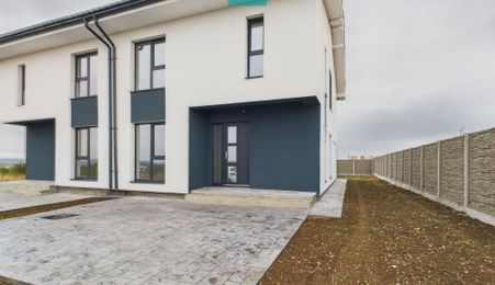 Duplex cu 3 camere și curte generoasă în Pișchia