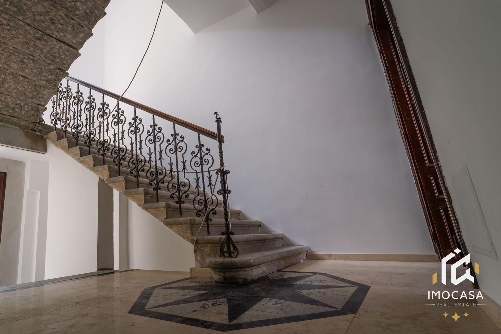 De vanzare Cladire bloc Istoric Central Arad D+P+E+M curte proprie - Poză 10