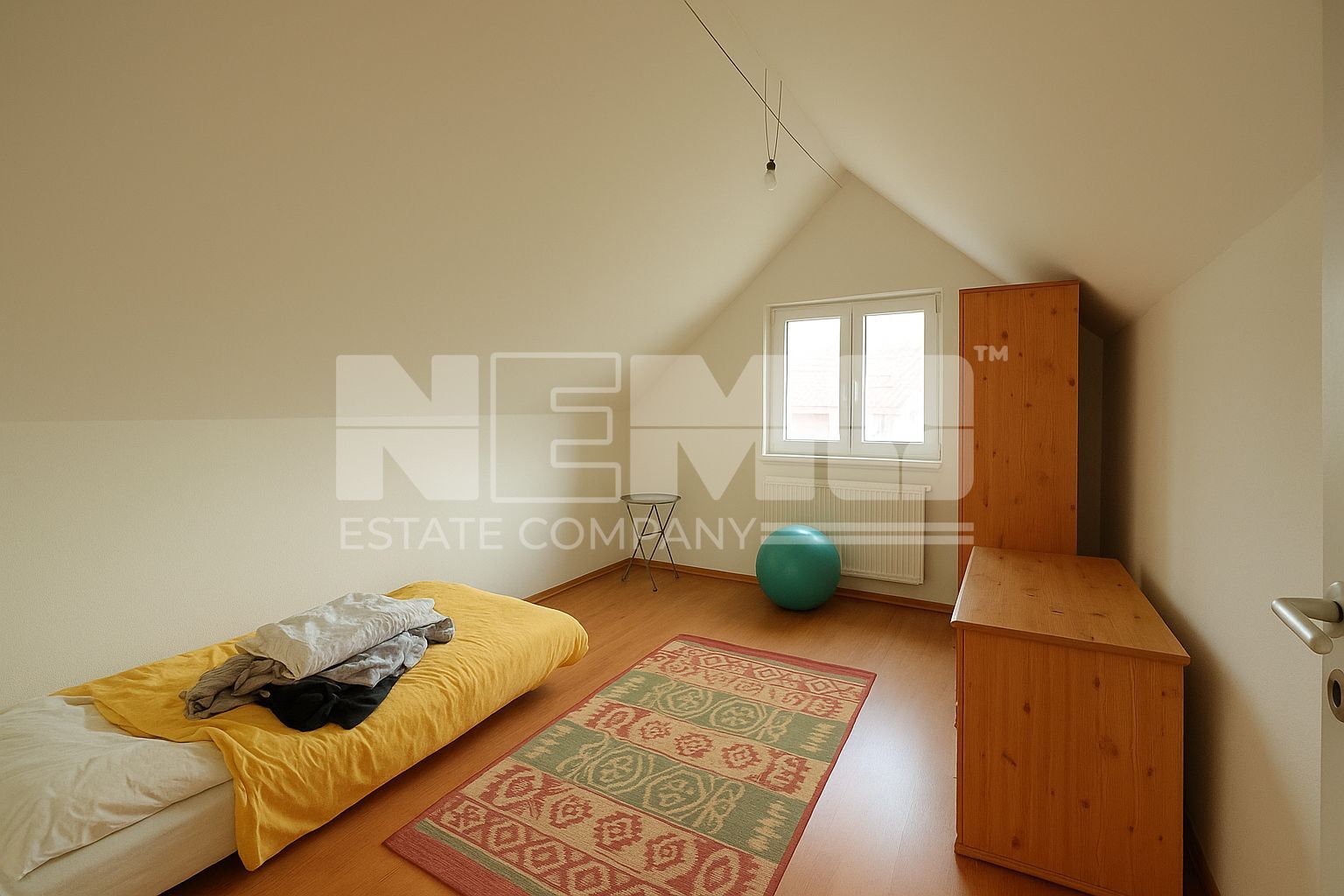 CASĂ TIP DUPLEX | ÎNTR-O ZONĂ LINIȘTITĂ | 6 CAMERE | RĂDĂUȚI - Poză 5