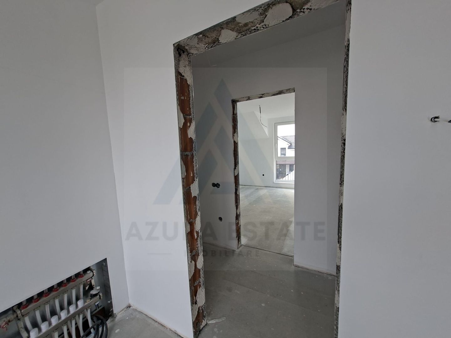 Casa moderna 4 camere 2 bai 3 locuri parcare si pivnita in Cisnadie - Poză 5