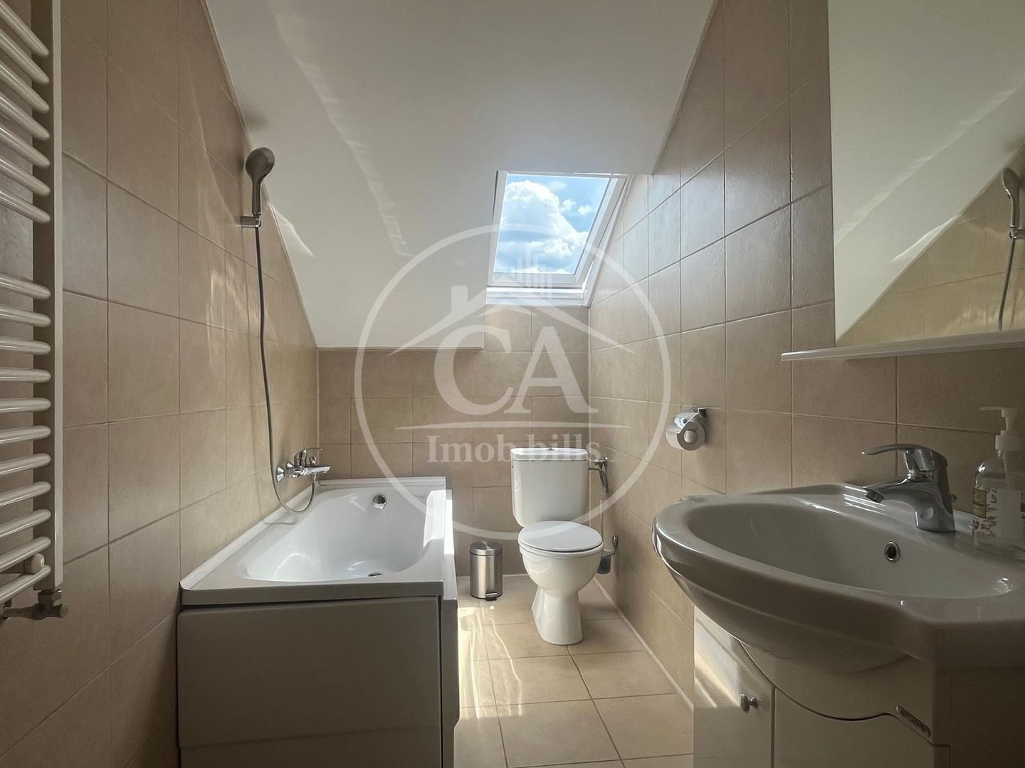 Casă de închiriat cu 3 camere in zona Centrală, Oradea - Poză 12