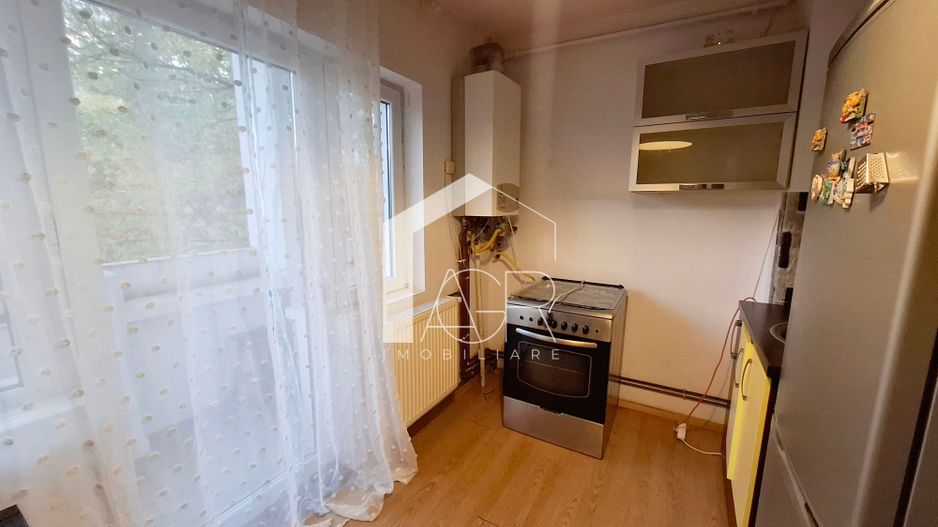 Apartament cu 2 camere de vanzare, zona Central - Poză 4