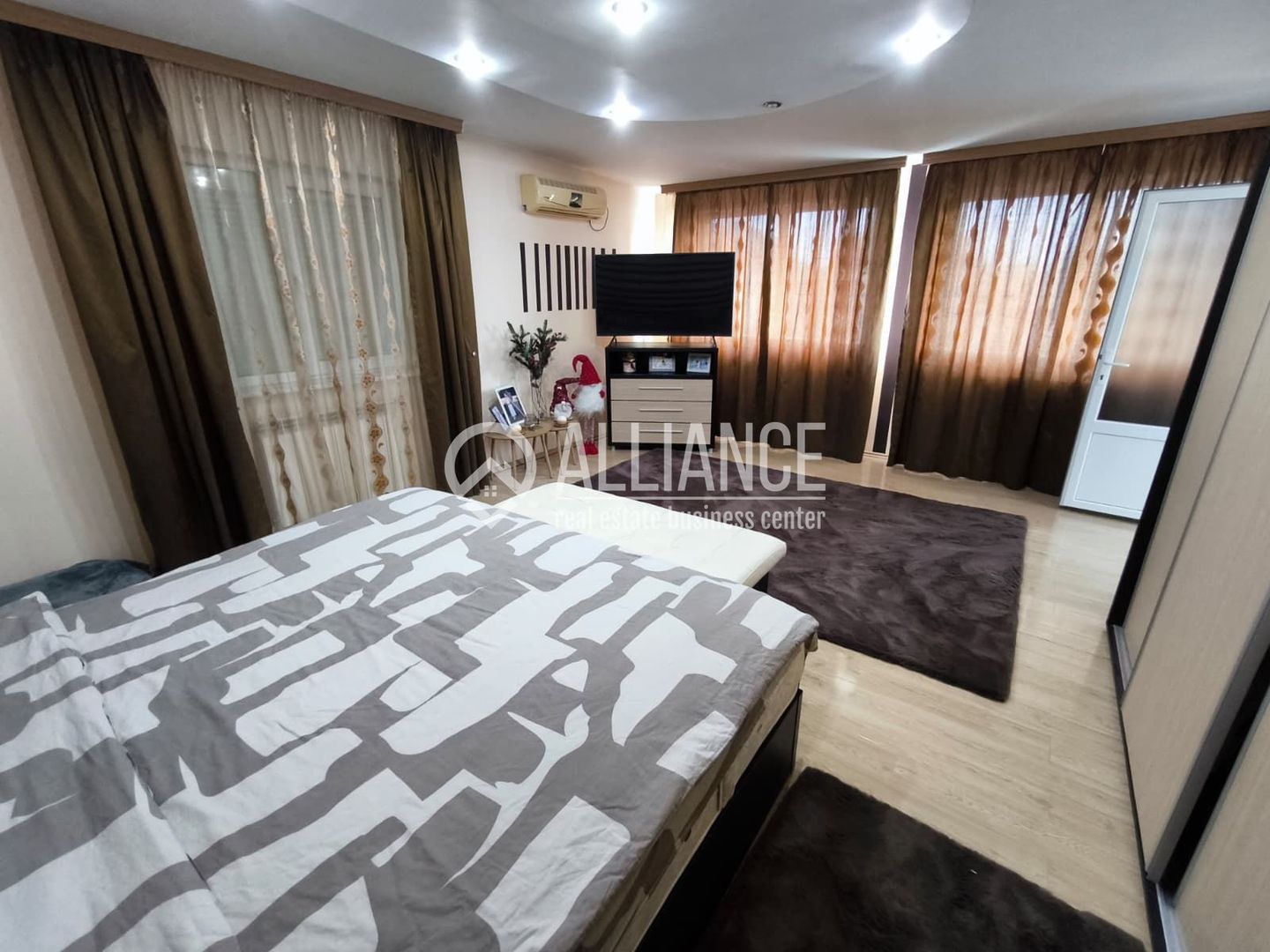 MEDEEA Vila P+1 mobilata complet si curte generoasa! - Poză 12