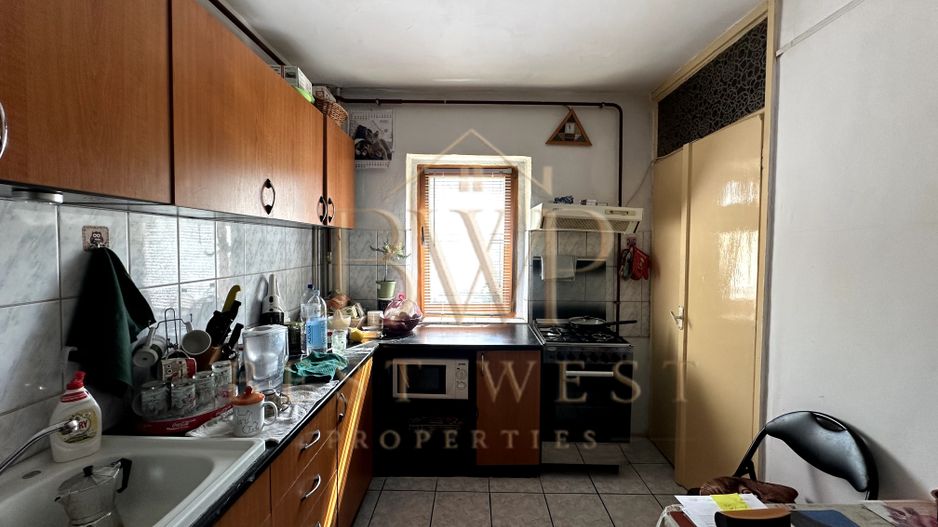 Apartament 3 camere, 2 bai, etaj intermediar, Dambovita - Poză 2