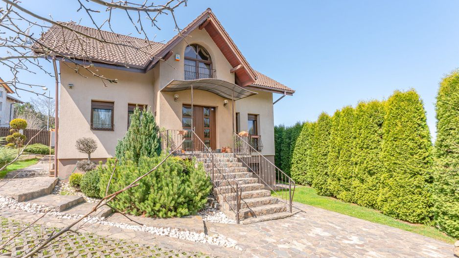 Casa Sacele amplasata in vecinatatea padurii cu pompa de caldura - Poză 26