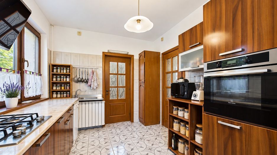 Vilă cu 8 camere de vânzare, piscina, livada, iesire la Balta Pasarea - Poză 12