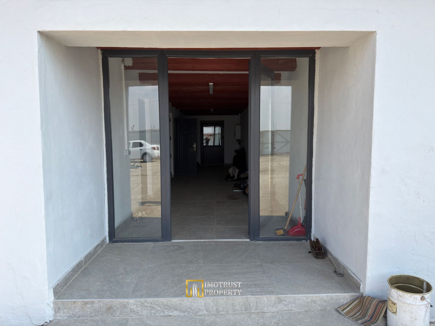 Hala + teren de închiriat pentru service auto / dezmembrări / depozit - Poză 6