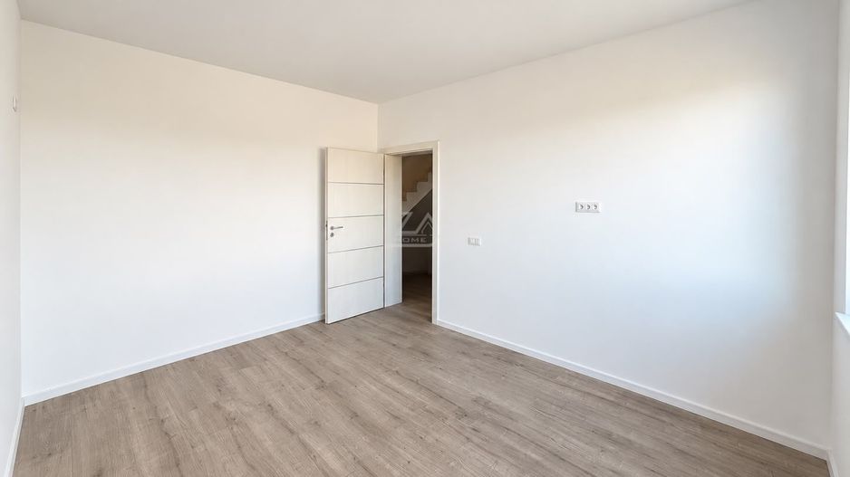 COMISION 0! Duplex finalizat cu 5 camere si 3 bai. Panouri solare. - Poză 6