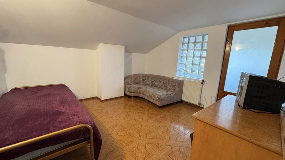 Casa + Spațiu comercial de vânzare în Onesti - Poză 7