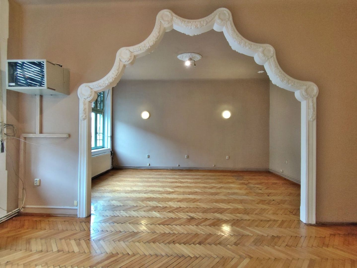 Birou 103 mp, 4 camere, ultracentral, str.I.Vulcan, Oradea, INCHIRIERE - Poză 3