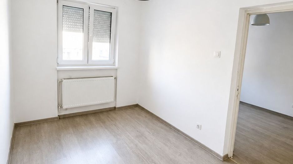 Apartament cu 3 camere renovat de vânzare in Sebeș - Poză 3