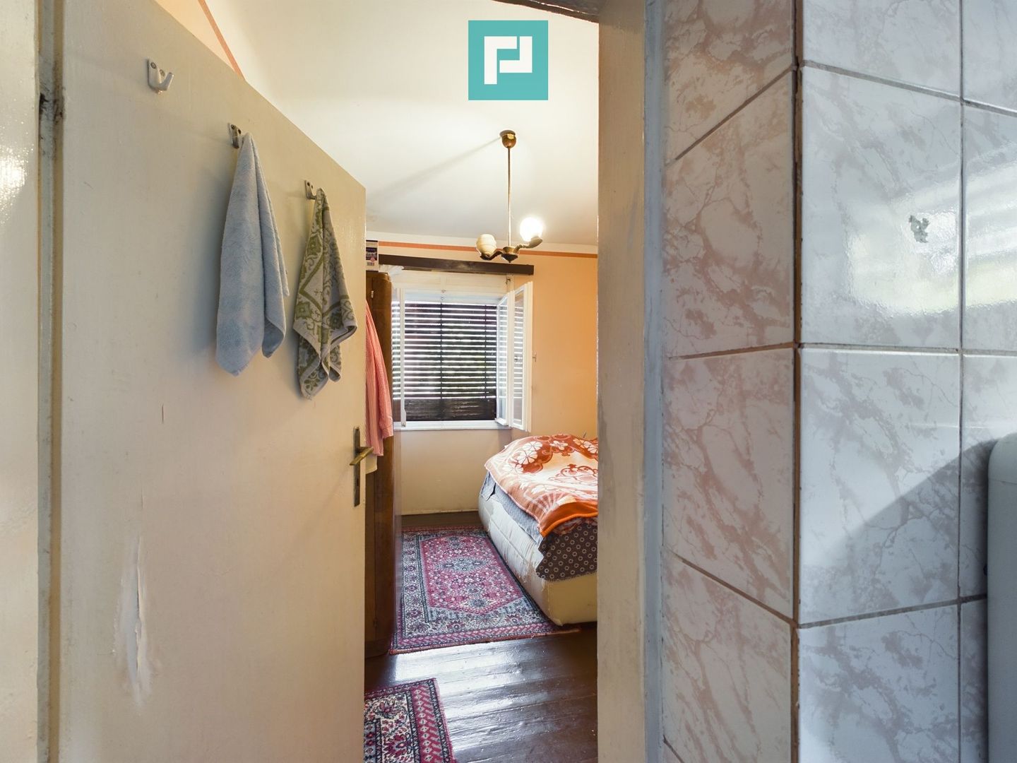 Apartament la casă cu 4 camere în Pârneava - Poză 16