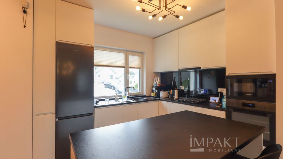 Casa insiruita cu finisaje de lux in cartierul Europa - Poză 4