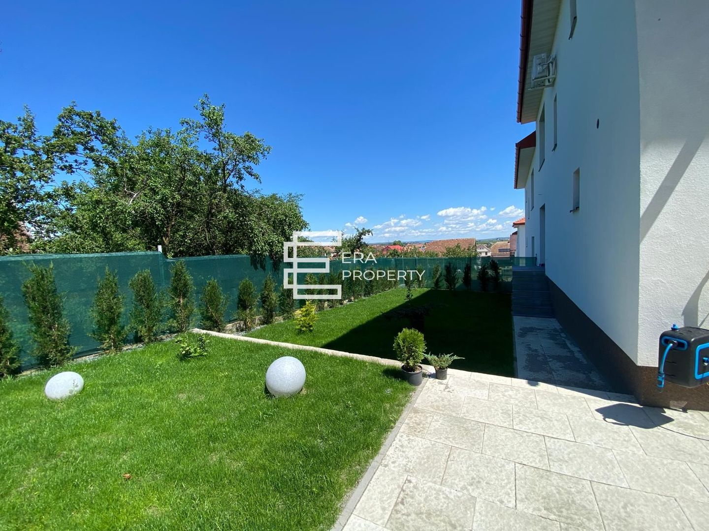 Duplex 4 camere -intabulat- teren 300 mp  -Locație Centrală, Sura Mică - Poză 1