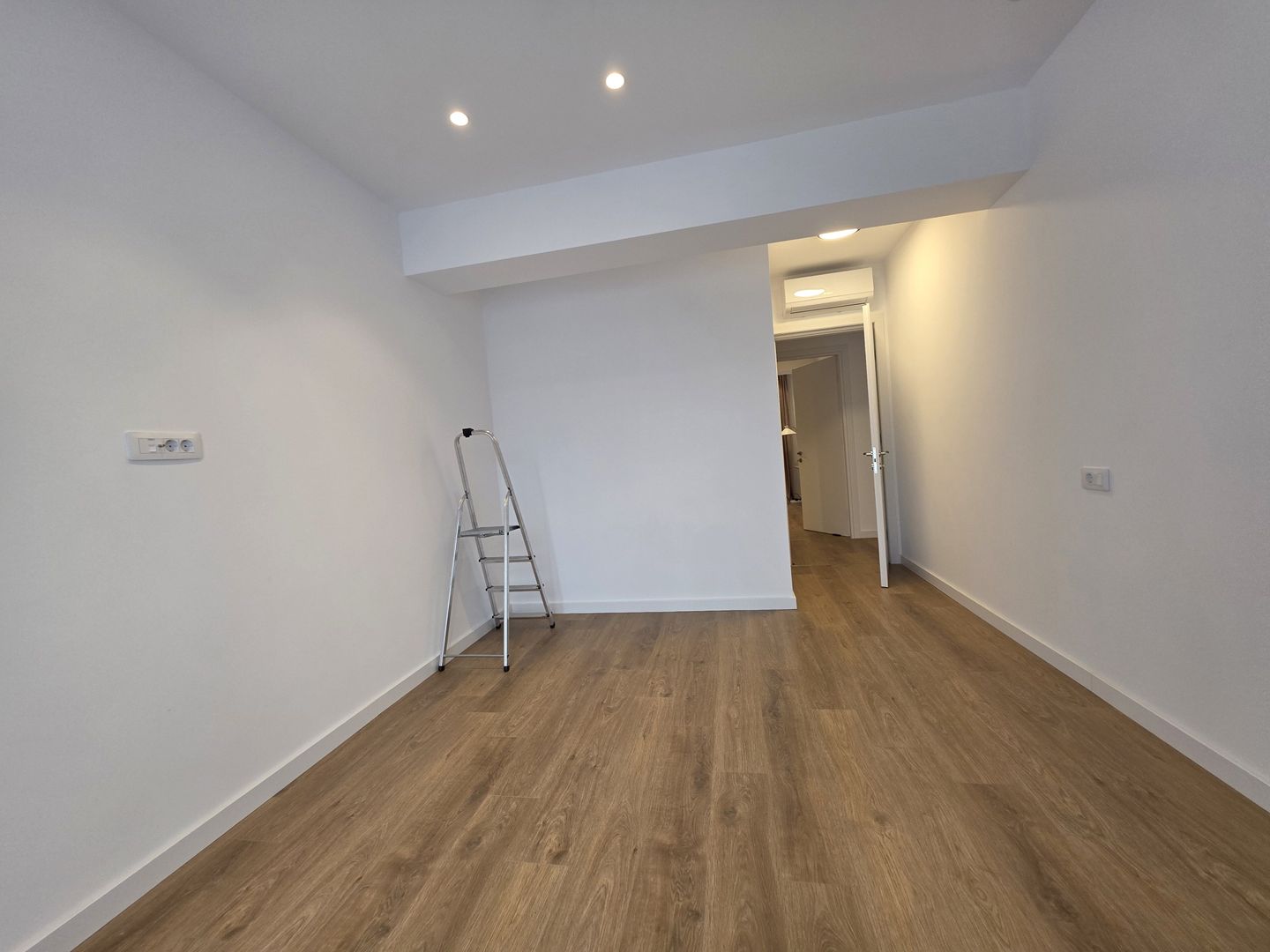 Apartament 4 Camere de vanzare Iancu Nicolae utilat mobilat - Poză 12