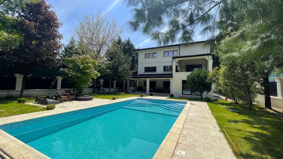 Eleganță în Vila de Excepție  |   Vila cu piscina încălzită - Poză 1