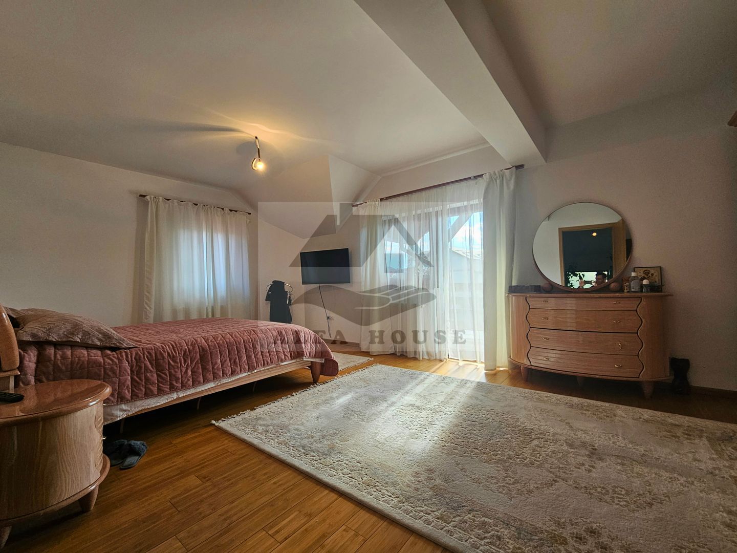 Casă individuala cu 5 camere, 270 mp, Tractorul - zona Coresi - Poză 19