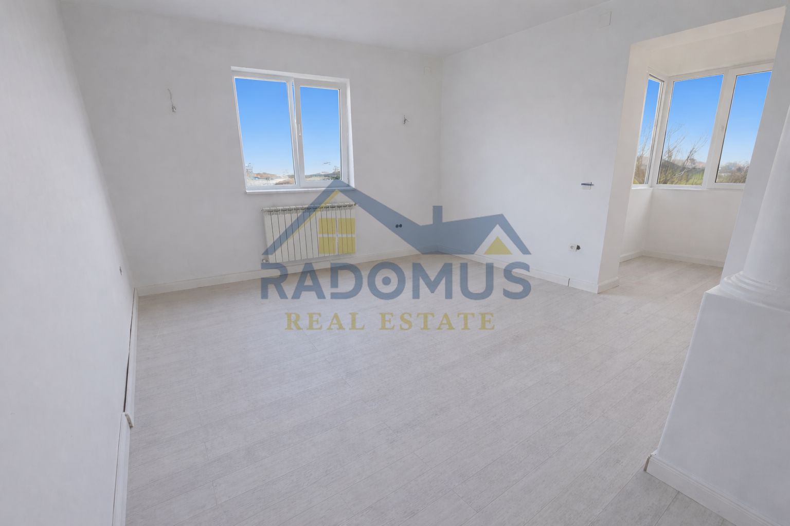 APARTAMENT CU CURTE + INTRARE SEPARATĂ – CASĂ INTERBELICĂ - Poză 2