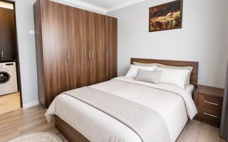 Apartament renovat 2 camere SD 49 mp Podu Ros 92000 euro - Poză 2